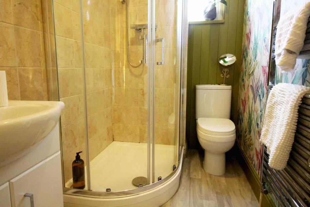 Lincoln Apartment Freshly Renovated Common Views Burton  Extérieur photo