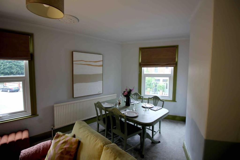 Lincoln Apartment Freshly Renovated Common Views Burton  Extérieur photo