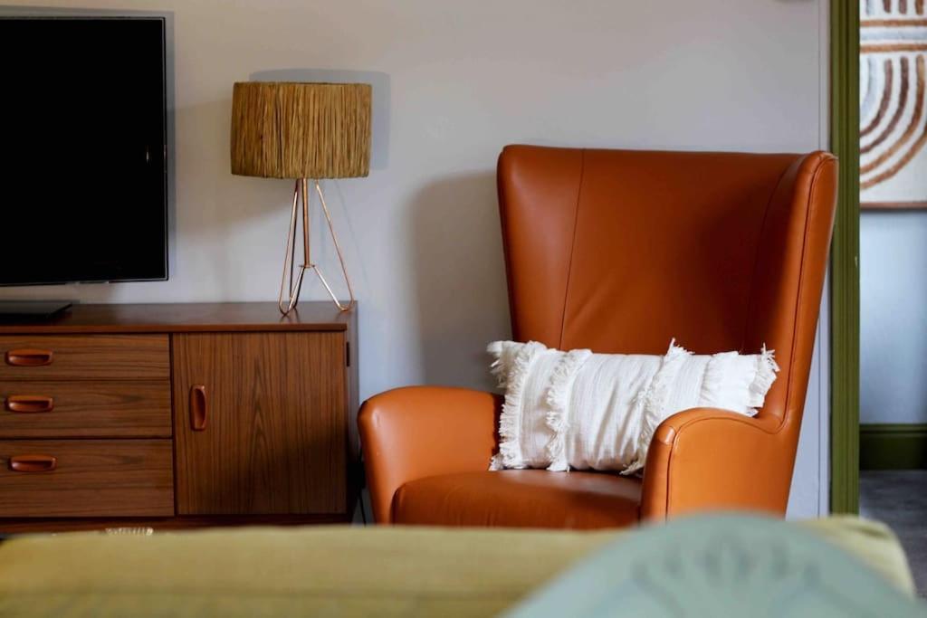 Lincoln Apartment Freshly Renovated Common Views Burton  Extérieur photo