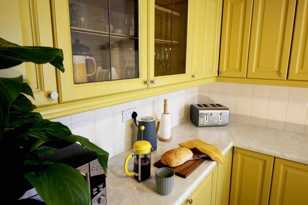 Lincoln Apartment Freshly Renovated Common Views Burton  Extérieur photo