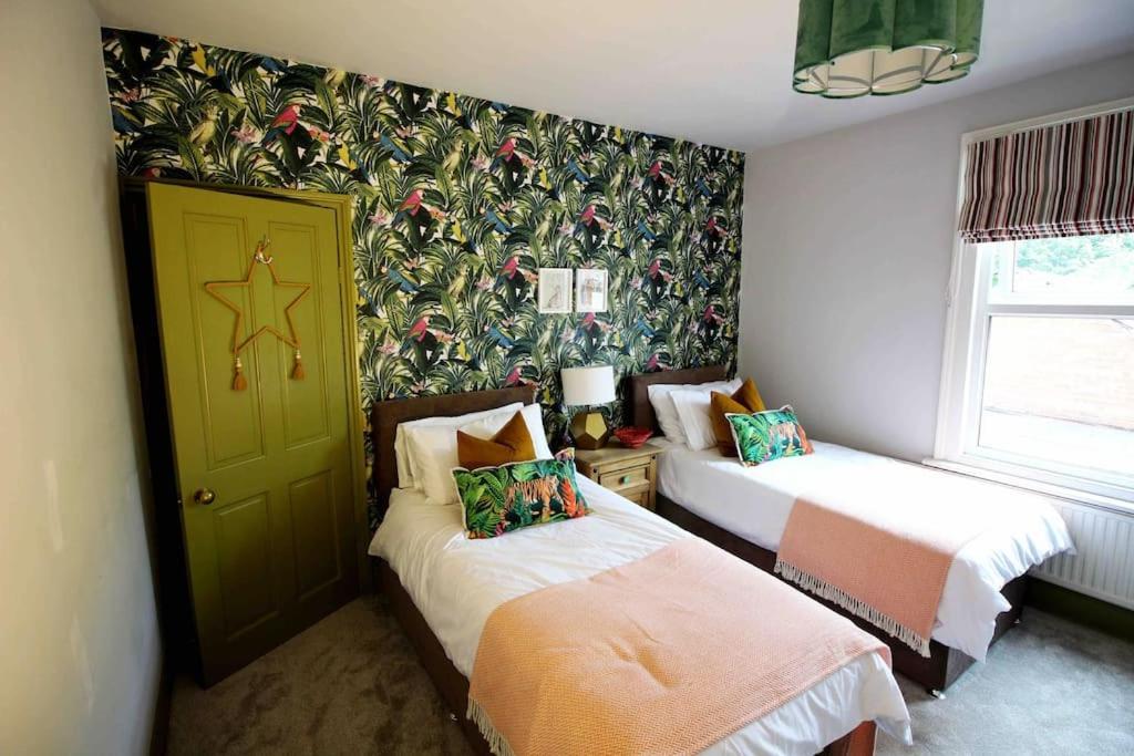 Lincoln Apartment Freshly Renovated Common Views Burton  Extérieur photo